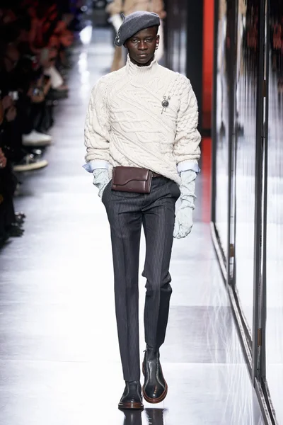 Look 18